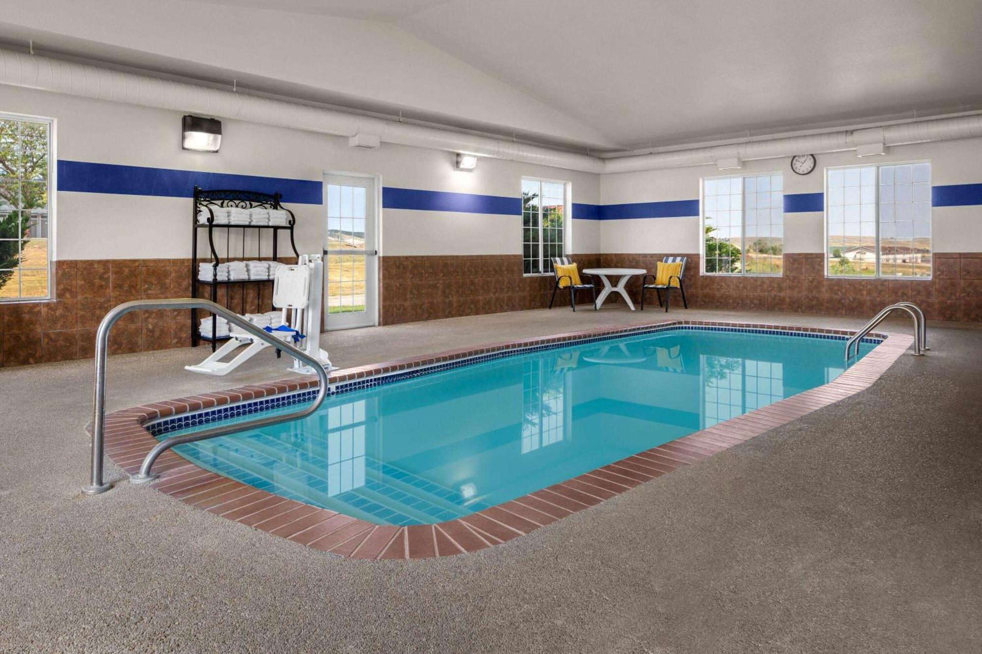 Microtel Inn & Suites By Wyndham Rapid City Exterior foto