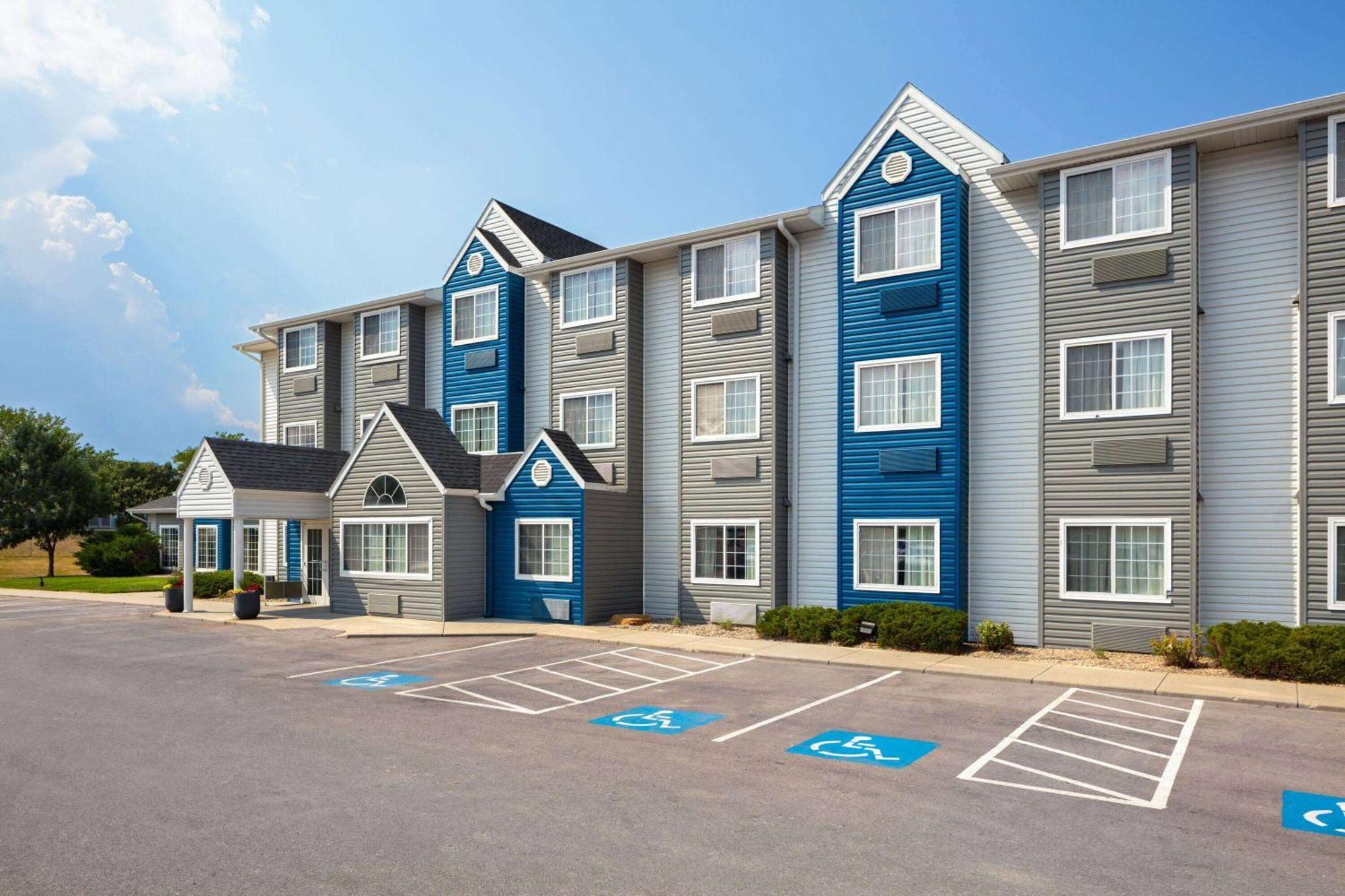 Microtel Inn & Suites By Wyndham Rapid City Exterior foto