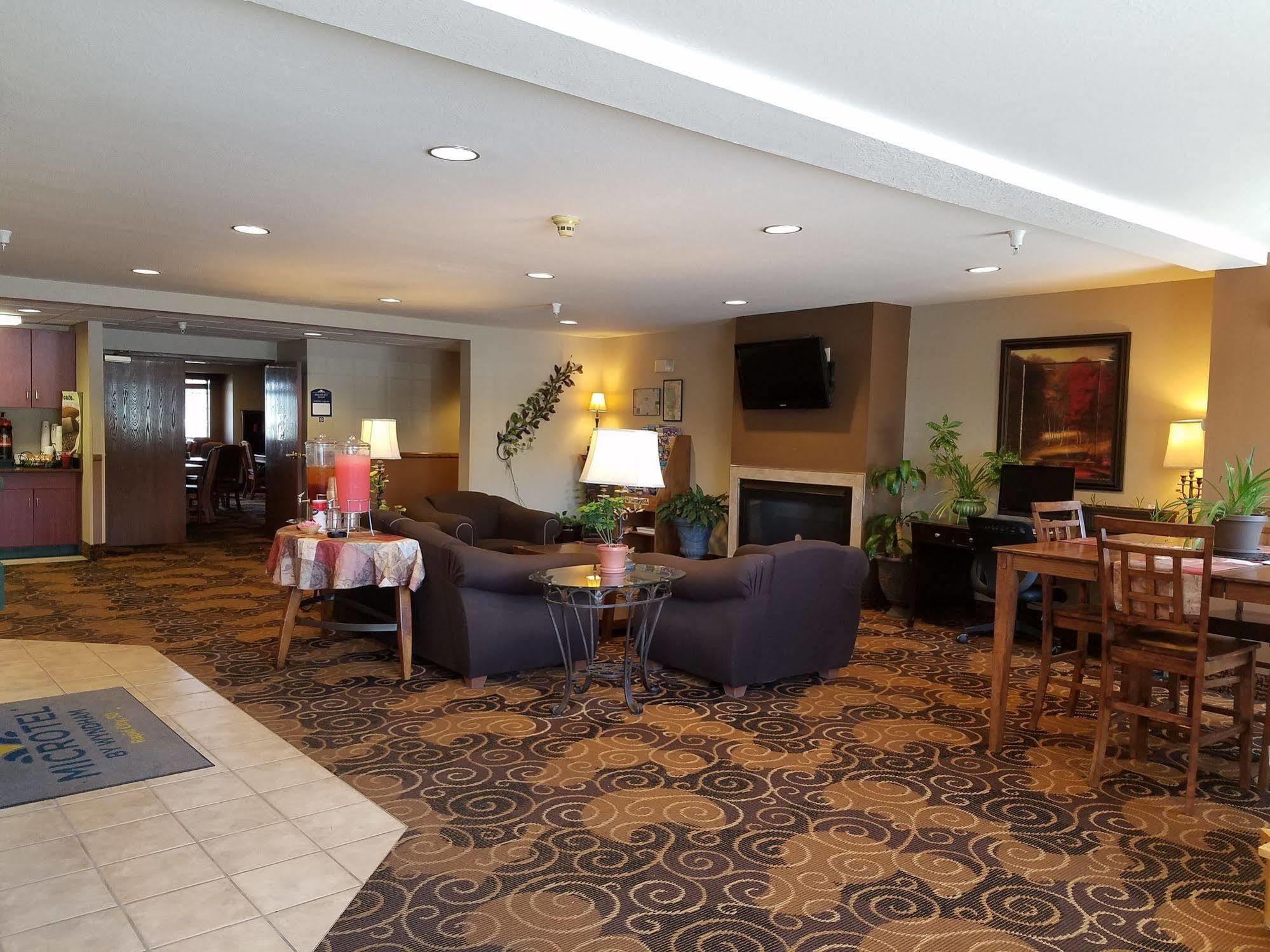 Microtel Inn & Suites By Wyndham Rapid City Exterior foto